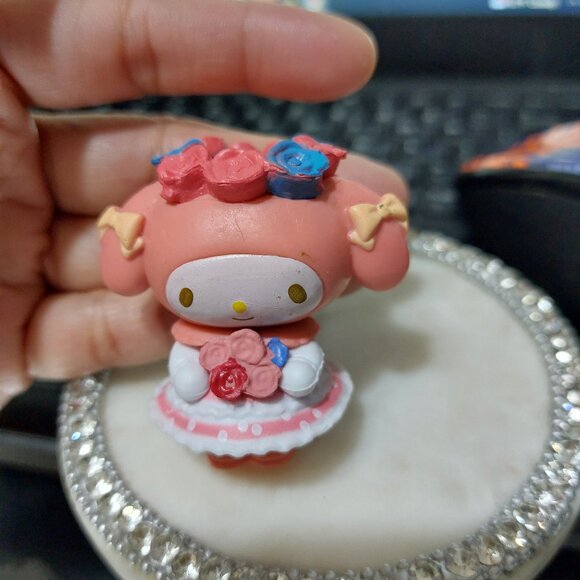 Cute My Melody Toy Figurine In a Pretty Dress - Picture 4 of 9